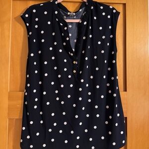 Anne Klein Navy w/ white polka dots sleeveless blouse Size M